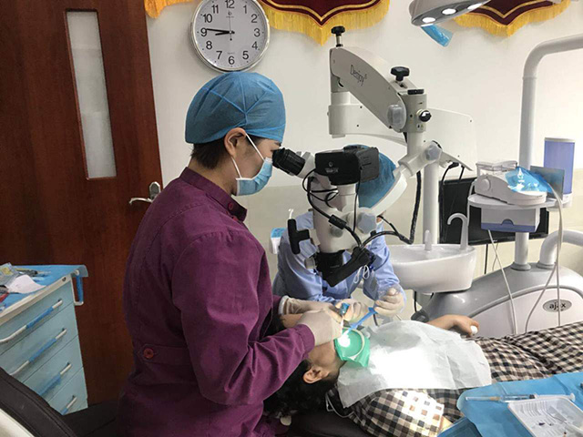 显微镜下的根管治疗+橡皮障隔湿技术+超声根管治疗仪.jpg